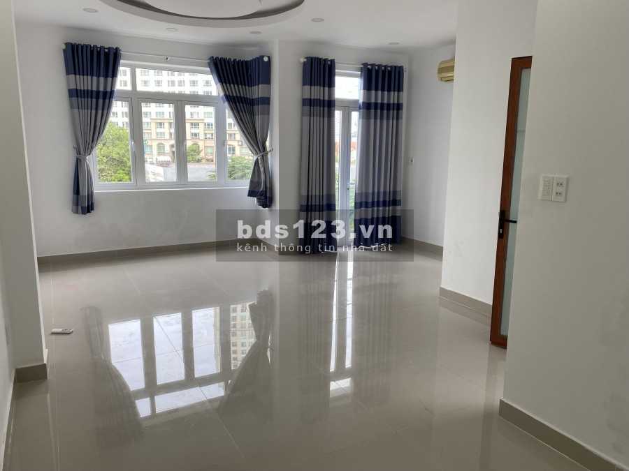 Hẻm xe tải Nguyễn Hữu Cảnh 5.5x10 Trệt 2 lầu trống Giá 22 tr/iệu/tháng