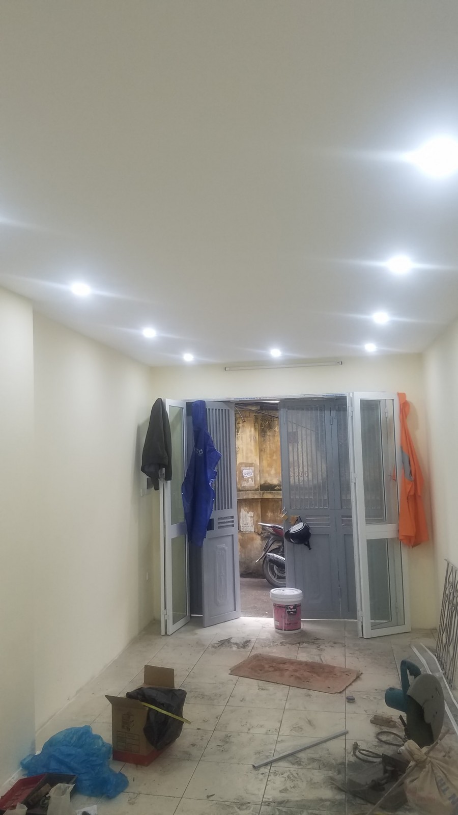 Cần bán nhà ngã 3 Kim Ngưu ô tô đỗ diện tích 40m2 cửa giá 2,2 tỷ, lhcc