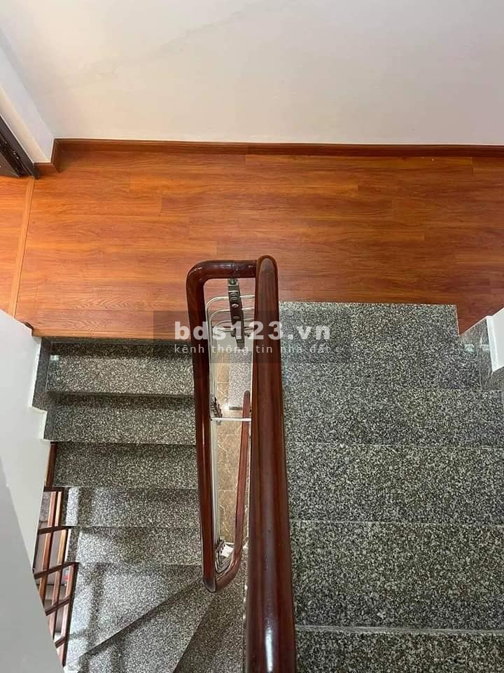 Bán nhà đẹp, ở ngay Trịnh Văn Bô, Nam Từ Liêm, dt 41m2, 3.5 tầng, giá 2.95 tỷ