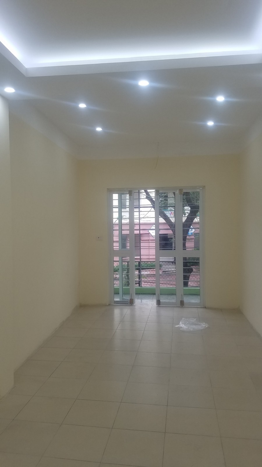 Cần bán nhà ngã 3 Kim Ngưu ô tô đỗ diện tích 40m2 cửa giá 2,2 tỷ, lhcc