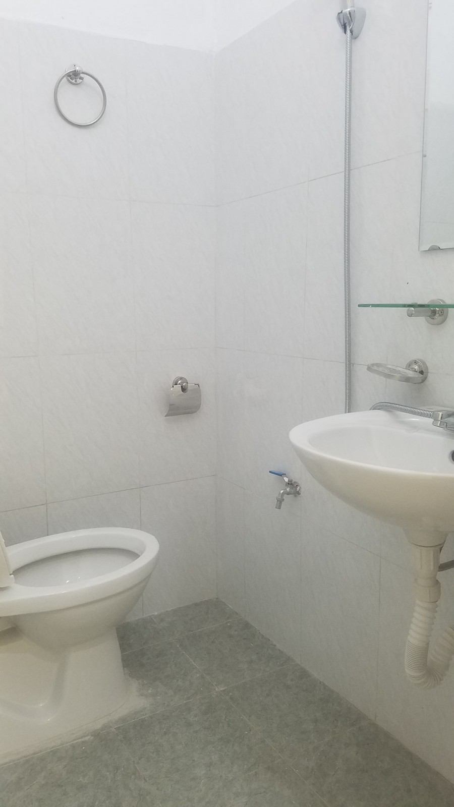 Cần bán nhà ngã 3 Kim Ngưu ô tô đỗ diện tích 40m2 cửa giá 2,2 tỷ, lhcc