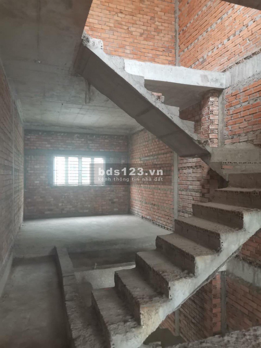 Mặt tiền kinh doanh đường 15m, khu Tên Lửa, dt 4x20m, 4 tầng đúc, vỉa hè 4m, giá 9.8 tỷ, lh 0886880910