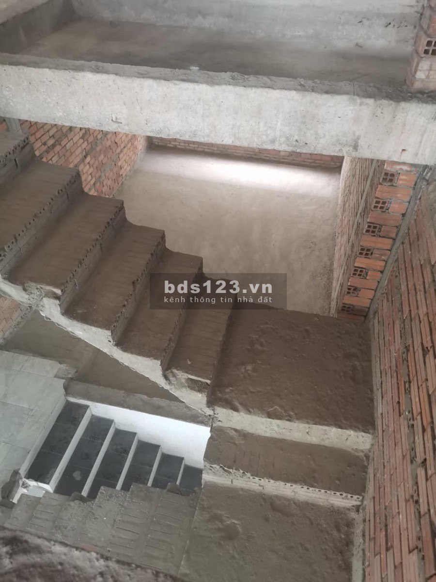 Mặt tiền kinh doanh đường 15m, khu Tên Lửa, dt 4x20m, 4 tầng đúc, vỉa hè 4m, giá 9.8 tỷ, lh 0886880910
