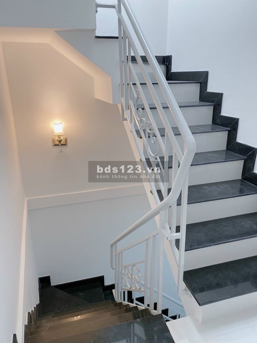 Nhà hẻm xe tải 137 Âu Dương Lân P3 Quận 8 nhà 8m khá đẹp