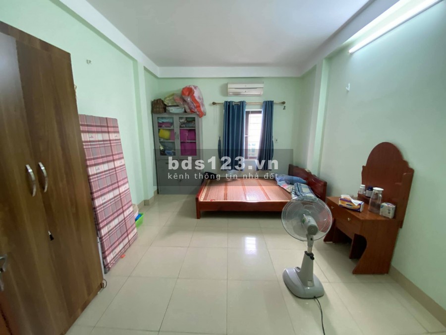 Nhà sổ đỏ chính chủ Giáp Bát, Quận Hoàng Mai, dt 50m2, 4 tầng, mới đẹp, an sinh đỉnh, giá 4.2tỷ