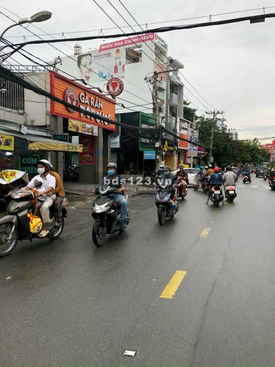 Cần bán nhà mặt tiền Âu Cơ, phường 10, Tân Bình dt 4,5x24m giá 17,2 tỷ