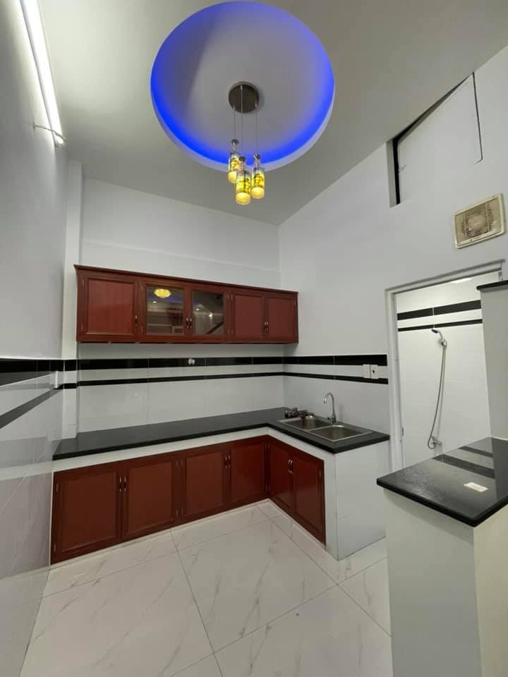 Nhà Hẻm Xe Hơi Hoàng văn Thụ, Tân Bình, giá rẻ dt 56m2, 3 lầu giá 6.2 tỷ