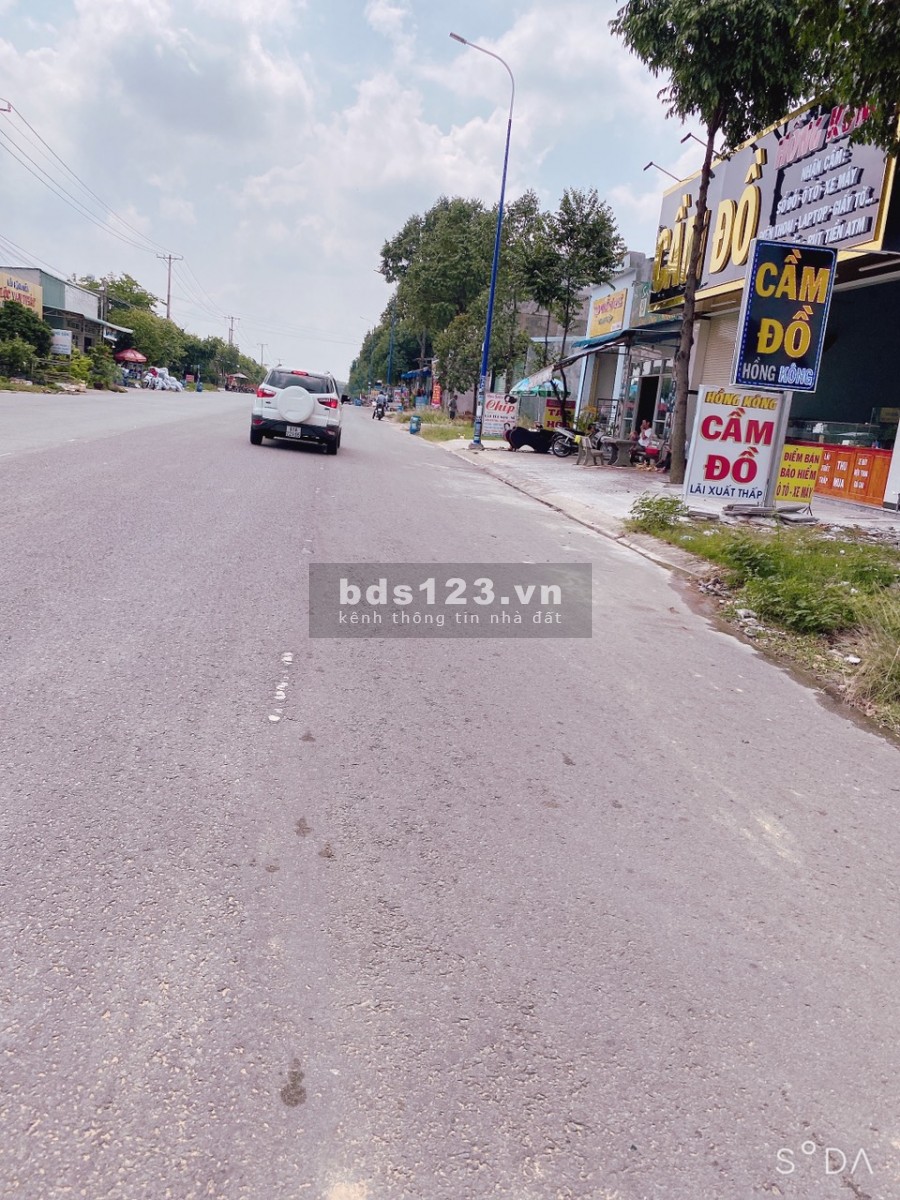 Tôi có lô góc 300m2(10x30) 2 mặt tiền cần bán, giá 3 tỷ 9, gần công viên, trường học cấp 2