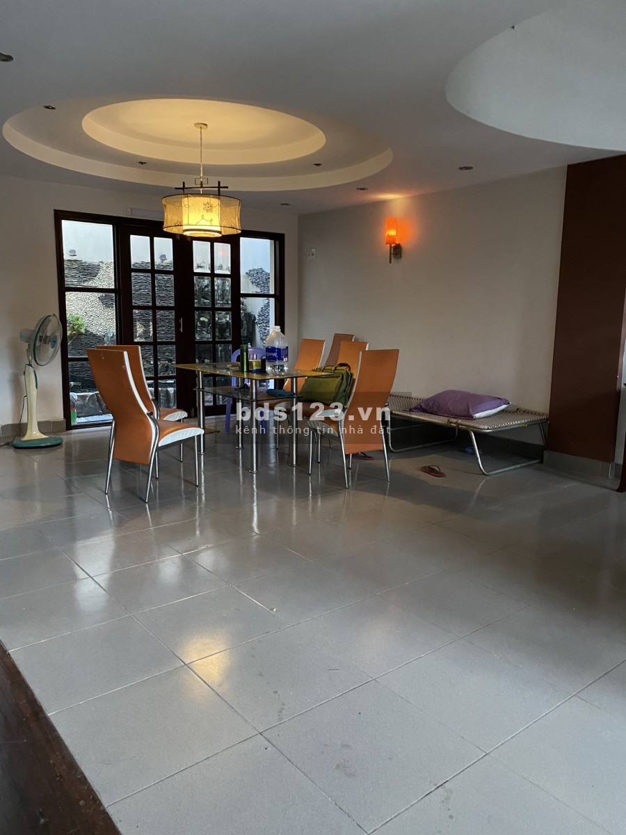 Nhà Bùi Đình Tuý diện tích. 8x20m trệt 3 lầu, sàn gỗ, gara ô tô