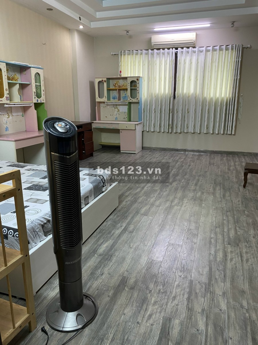 Nhà Bùi Đình Tuý diện tích. 8x20m trệt 3 lầu, sàn gỗ, gara ô tô