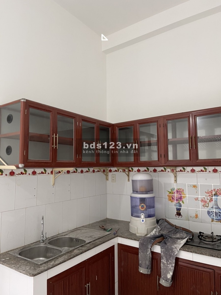 Nhà mặt tiền đường Lê Thiệt, mới 99%, giá 13 triệu/tháng, 2 lầu, sân thượng