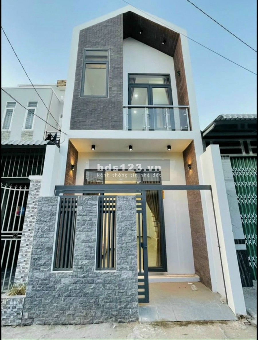 Do làm ăn thua lỗ nên mình cần bán nhà gấp có sẵn sổ, dt 125m2