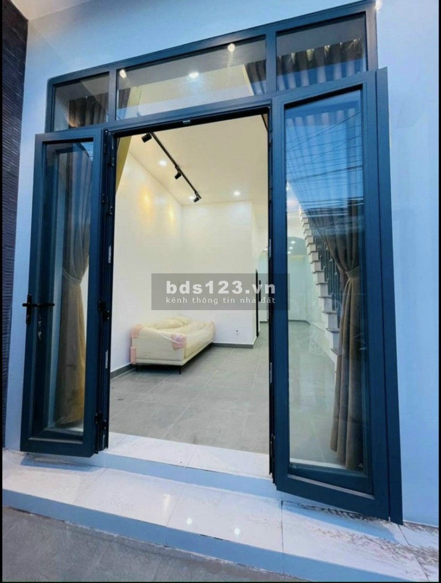 Do làm ăn thua lỗ nên mình cần bán nhà gấp có sẵn sổ, dt 125m2