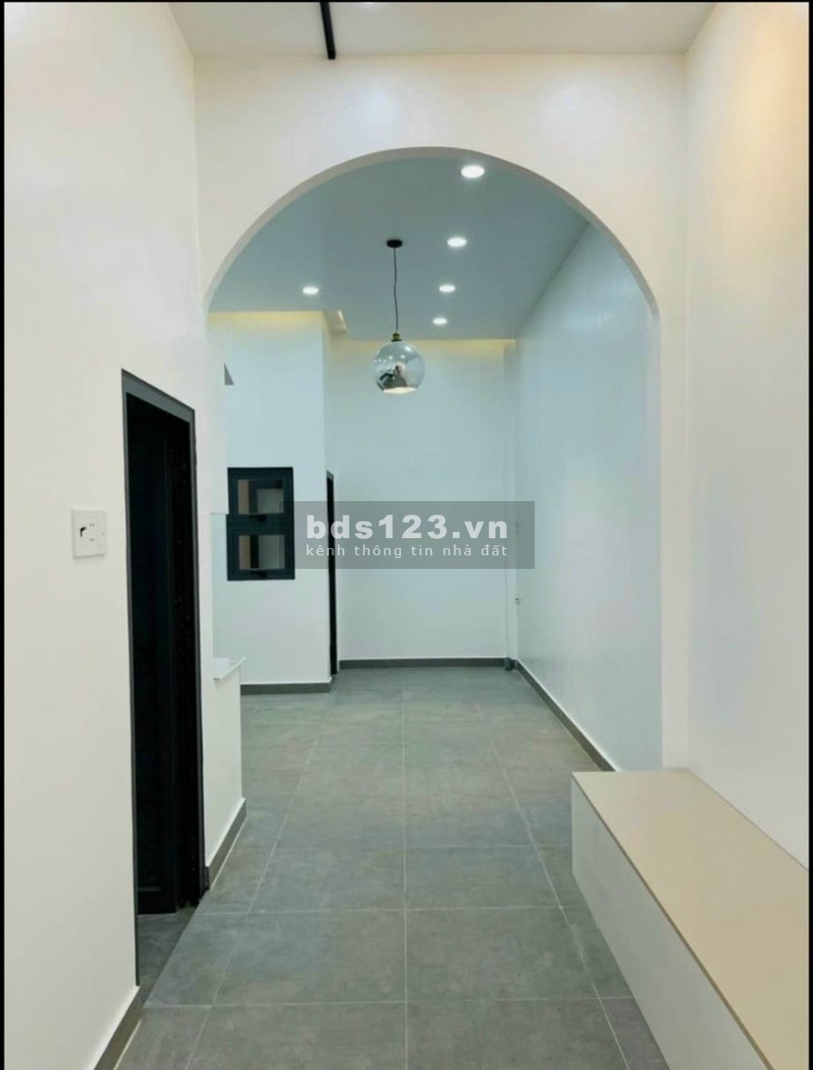 Do làm ăn thua lỗ nên mình cần bán nhà gấp có sẵn sổ, dt 125m2