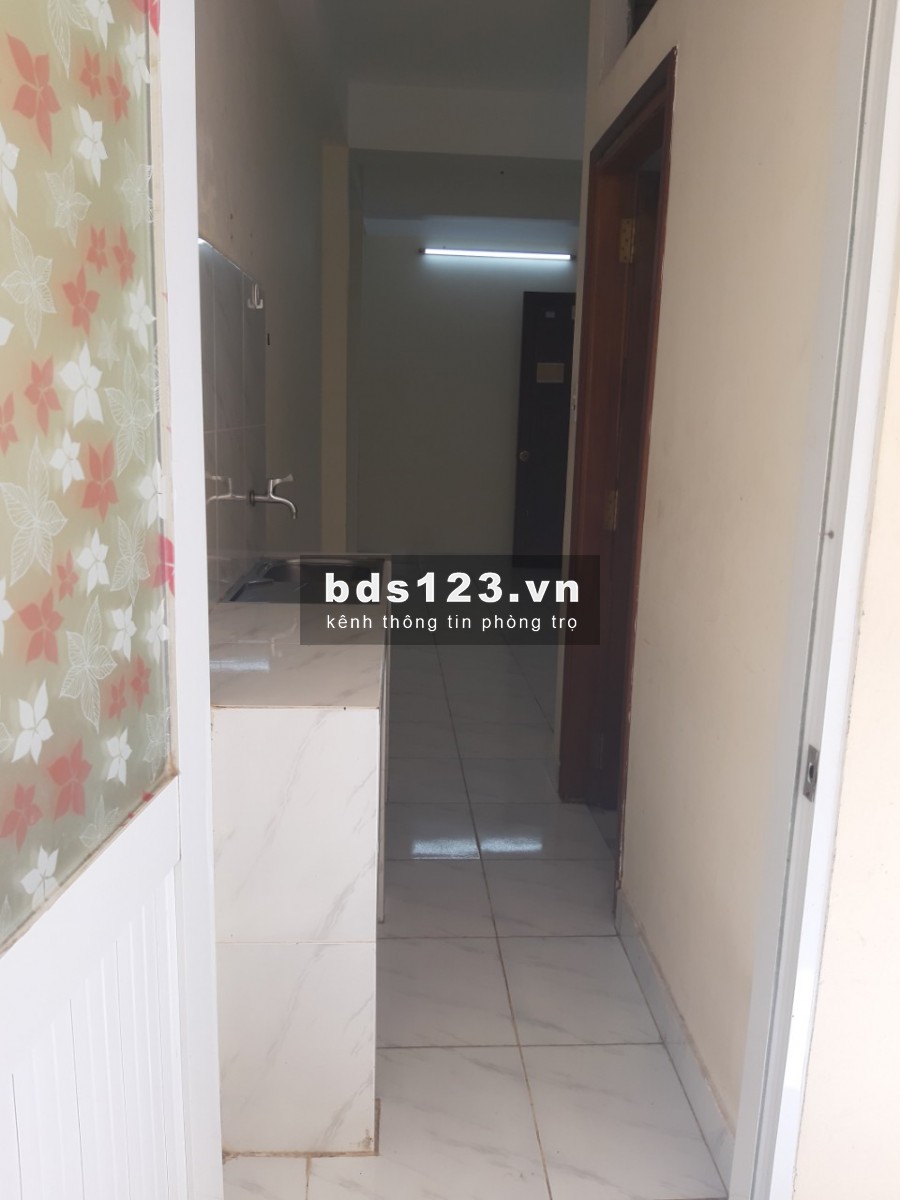 Cho thuê phòng trọ Quận 7 có bán công lớn, cửa sổ, máy lạnh, giá từ 2tr