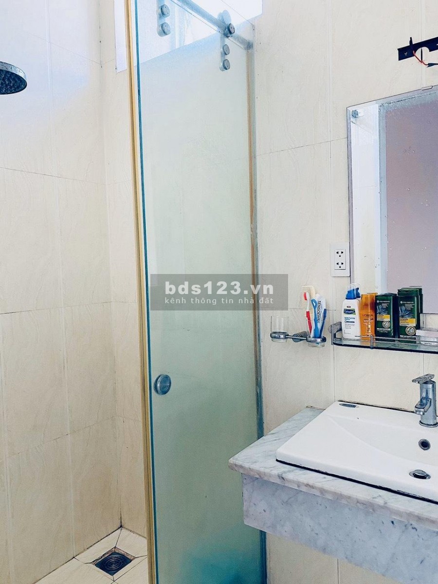 Cho thuê MT Sông Đáy, Phường 2, Quận Tân Bình dt 8x15m, 1 trệt, 2 lầu ( 7 phòng làm việc, 4Wc)