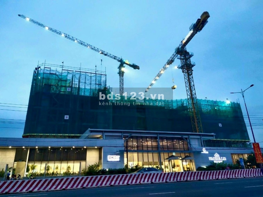 Thanh toán 100tr sở hữu căn hộ view sân golf mặt tiền QL13 - Emerald Golf View