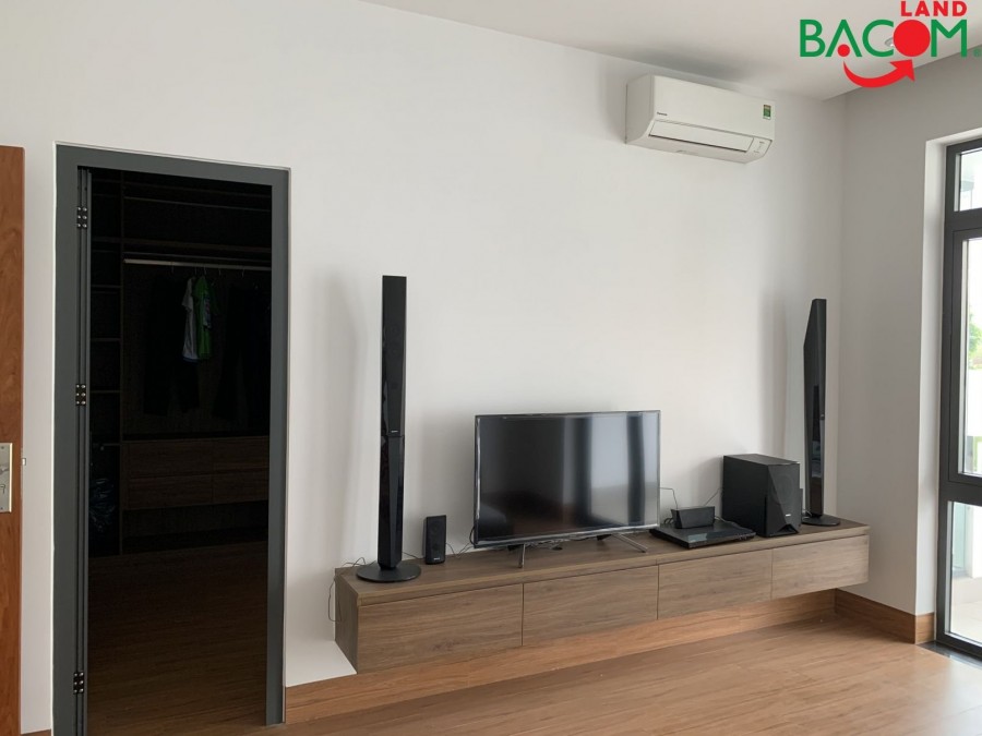 Bá nhà 2 mặt tiền đường Bùi Văn Hoà, phường Long Bình, Biên Hoà, giá 15 tỷ