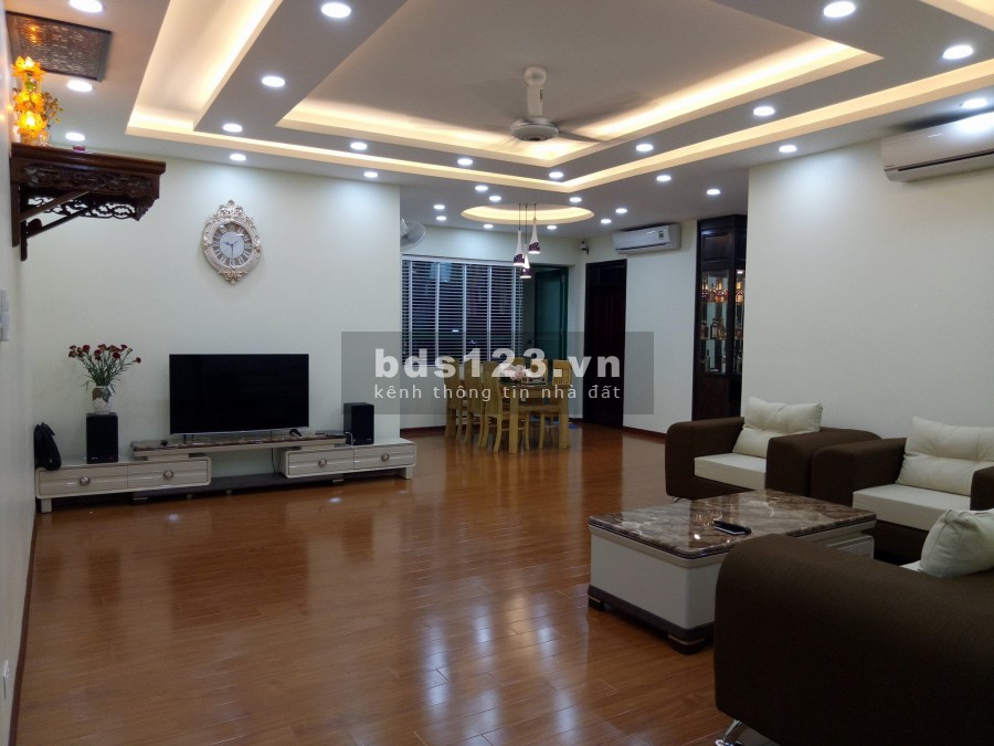 Cần bán căn hộ chung cư 24T Trung Hòa diện tích 160m2 Giá 24,5tr/m2