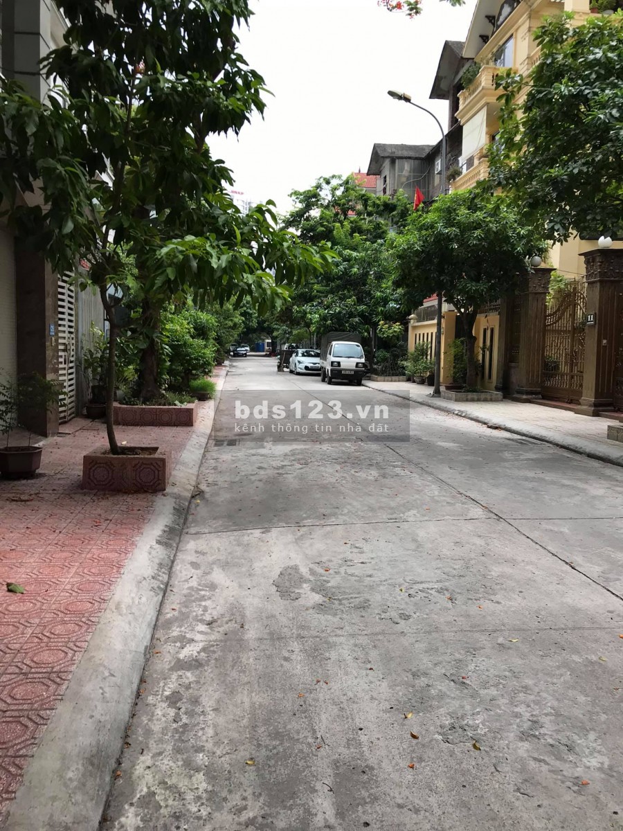 Bán biệt thự tại 409 Tam Trinh 4 tầng thang máy 172m2 MT 11,8m giá 21,5 tỷ. LH 0869381258