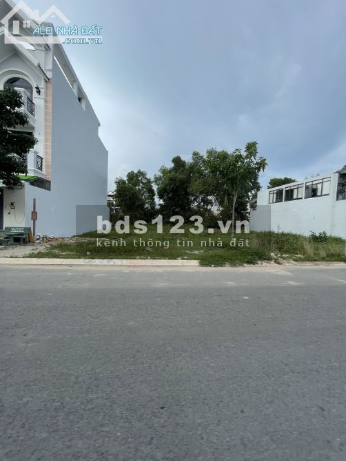 Bán rẻ 6 lô đất KCN Tân Đức-Hải Sơn,giá từ 10 - 12tr/m2 diện tích 125m,250m,181m2,SHR