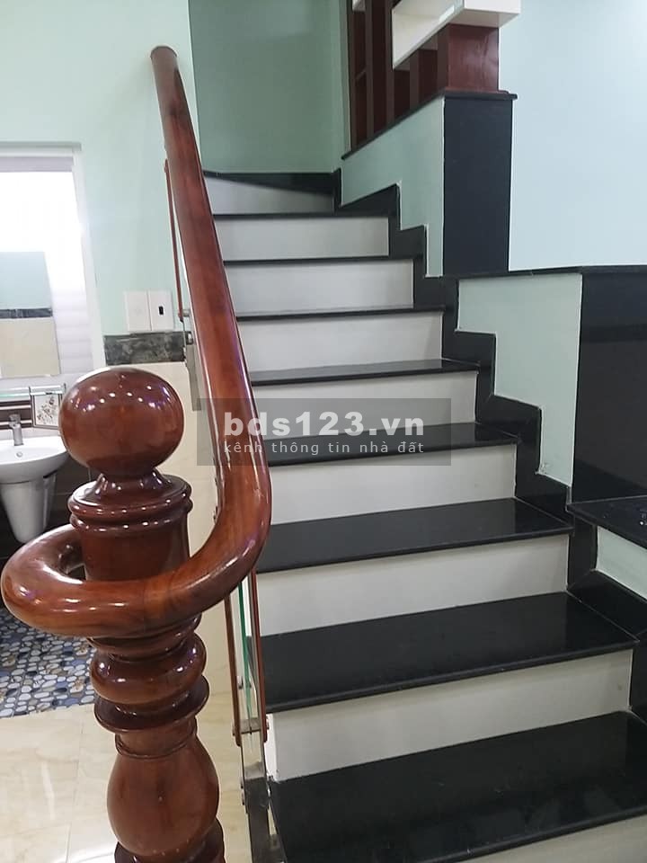 Vườn Lài Tân Phú, dt 48m2 (4x12m), 3 tầng, HXH, nhà đẹp, sổ hồng, giá 5 tỷ 5