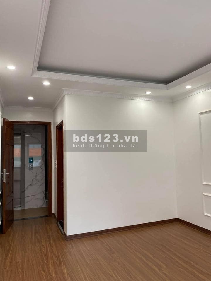 Cần bán nhà phố Hoàng Đạo Thành, Thanh Xuân, ngõ ô tô đỗ cửa 70m2, 7 tầng, giá 10.8 tỷ