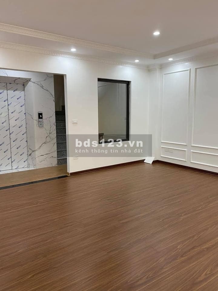 Cần bán nhà phố Hoàng Đạo Thành, Thanh Xuân, ngõ ô tô đỗ cửa 70m2, 7 tầng, giá 10.8 tỷ