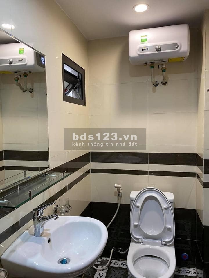 Cần bán nhà phố Hoàng Đạo Thành, Thanh Xuân, ngõ ô tô đỗ cửa 70m2, 7 tầng, giá 10.8 tỷ