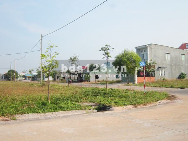 Cần tiền bán gấp lô đất 200m2 (10x20), sổ hồng riêng, dân cư đông đúc, lh 0359.147.158