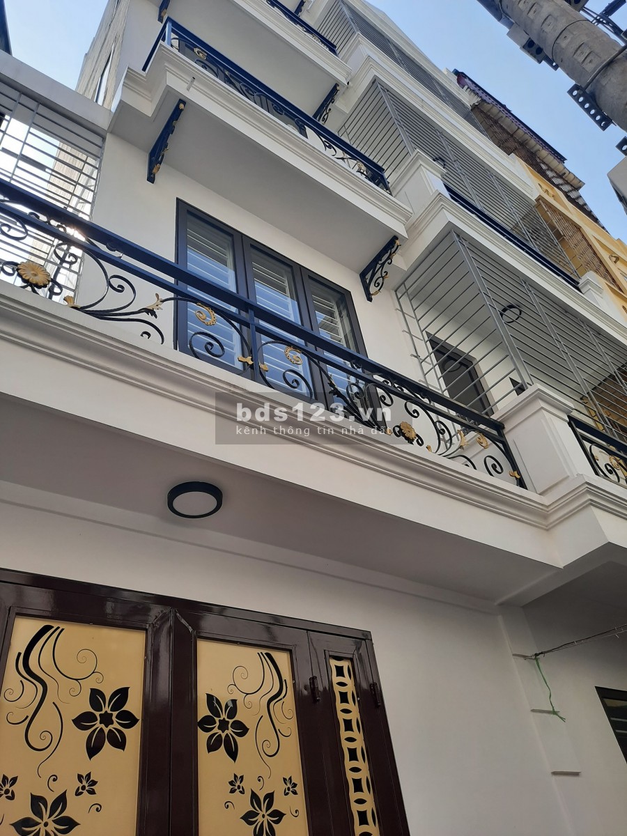 Mặt phố Phó Đức Chính 100m nhà 5 tầng mặt tiền 5.8 m vỉa hè 7m