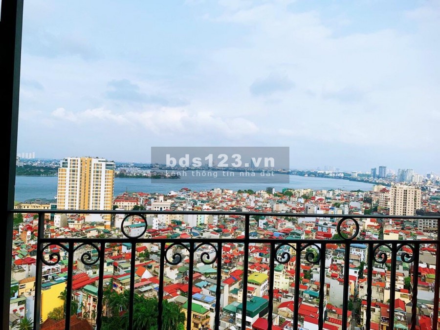 Bán căn hộ 3PN Tây Hồ Residence view hồ Tây 107m2, giá 5 tỷ nhận nhà luôn