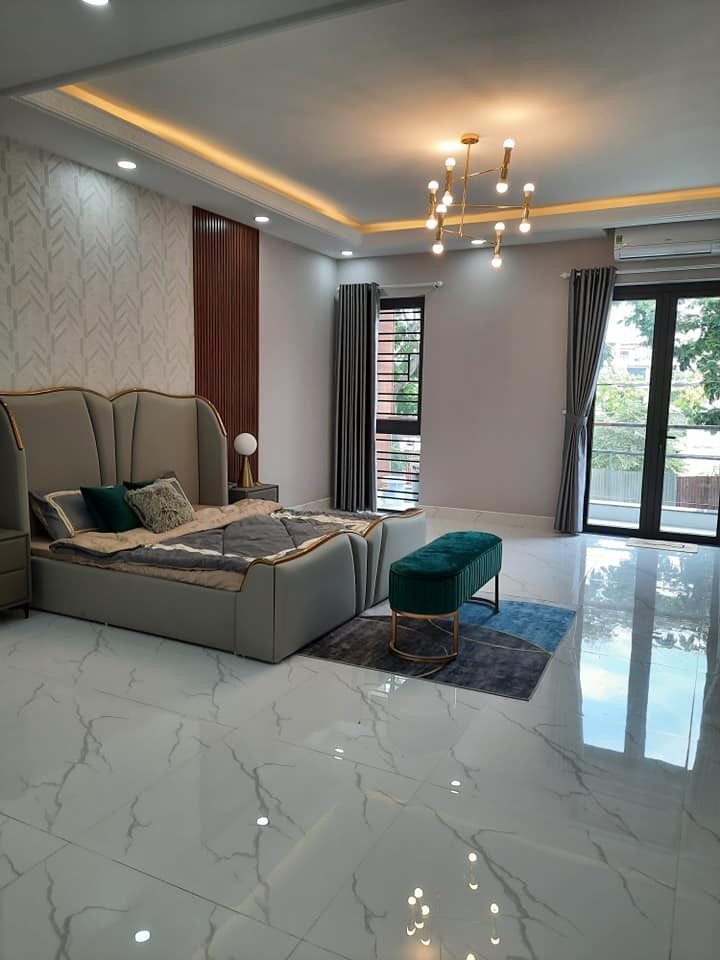 Bán gấp nhà Quận Bình Tân, dt 100m2, 5 tầng đúc, giá 12.9 tỷ, lh 0917173744 gặp Nghĩa