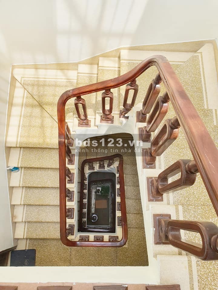 Cần bán nhà mặt phố Vũ Thạnh, Đống Đa dt 100m2, giá 18.x tỷ, kinh doanh, khu vực hiếm