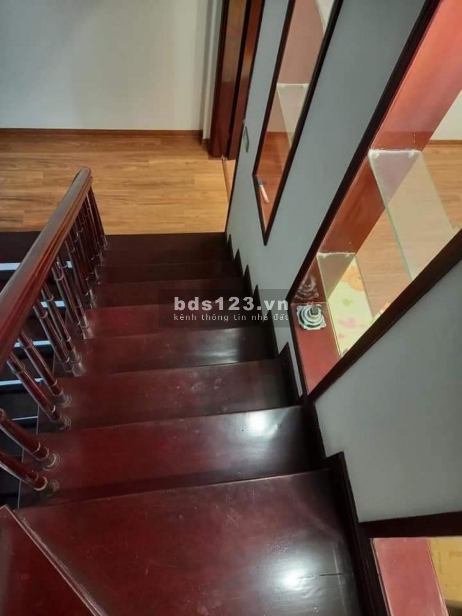 Ngõ 20 Nghĩa Đô, đường to oto tránh, tiện kinh doanh, DT 76m2 5 tầng mt 4.4m, giá 19 tỷ