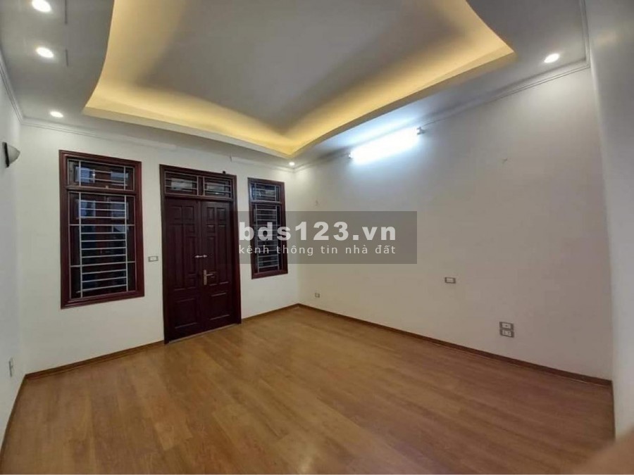 Ngõ 20 Nghĩa Đô, oto tránh, tiện kinh doanh, DT 76m2 5 tầng mt 4.4m, giá 19 tỷ