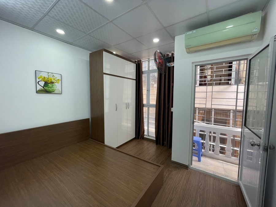 Cần gấp tài chính bán nhà 4 tầng Thái Thịnh 45m2, giá nhỉnh 4 tỷ, ngay gần ngã tư Sở và Tây Sơn.