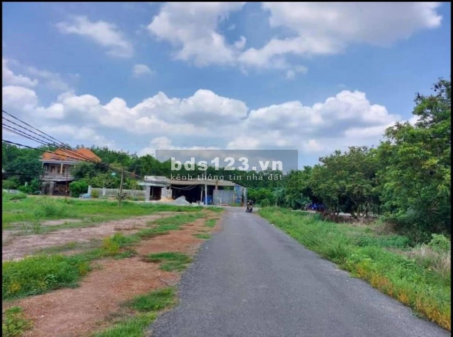 Bán gấp 3560m2 (40x88m) đường ô tô gần Quốc Lộ 12 tiện ích đầy đủ, trong bán kính 2 km, giá 450 triệu