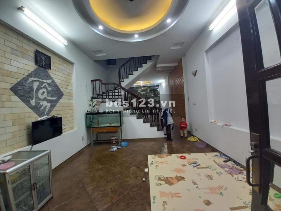 Ngõ 20 Nghĩa Đô, oto tránh, tiện kinh doanh, DT 76m2 5 tầng mt 4.4m, giá 19 tỷ