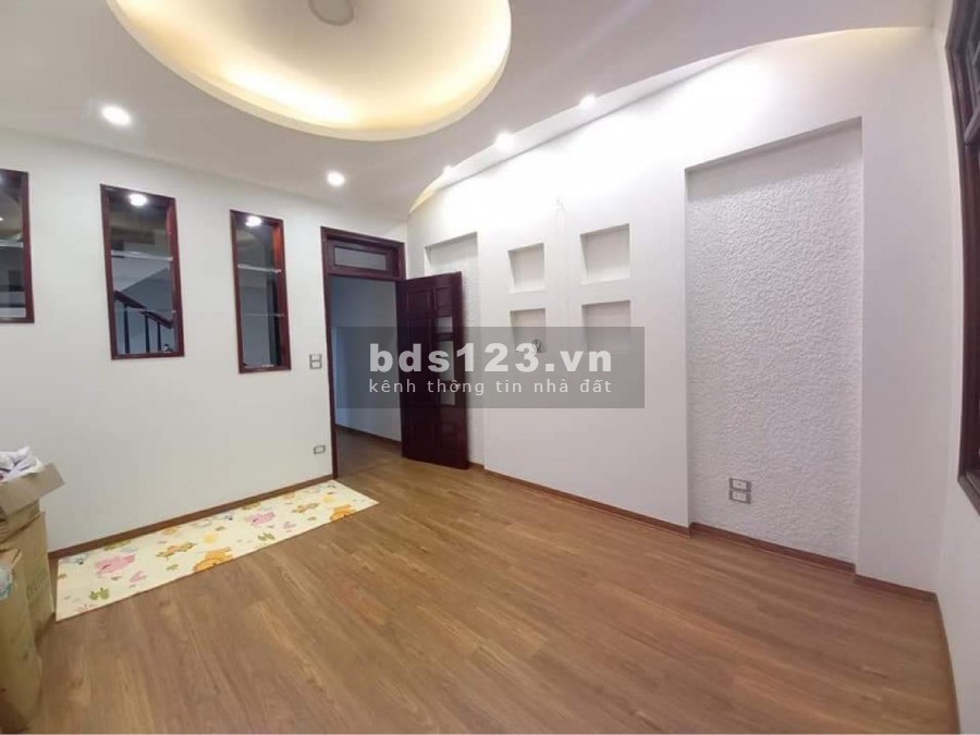Ngõ 20 Nghĩa Đô, oto tránh, tiện kinh doanh, DT 76m2 5 tầng mt 4.4m, giá 19 tỷ
