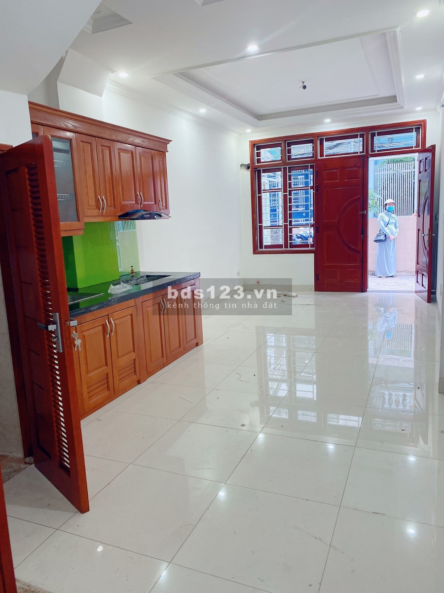 Bán gấp nhà Bồ Đề 37m2 x 5 tầng, 4m mặt tiền, giá 3.55 tỷ, nhà đẹp, Ở sướng.