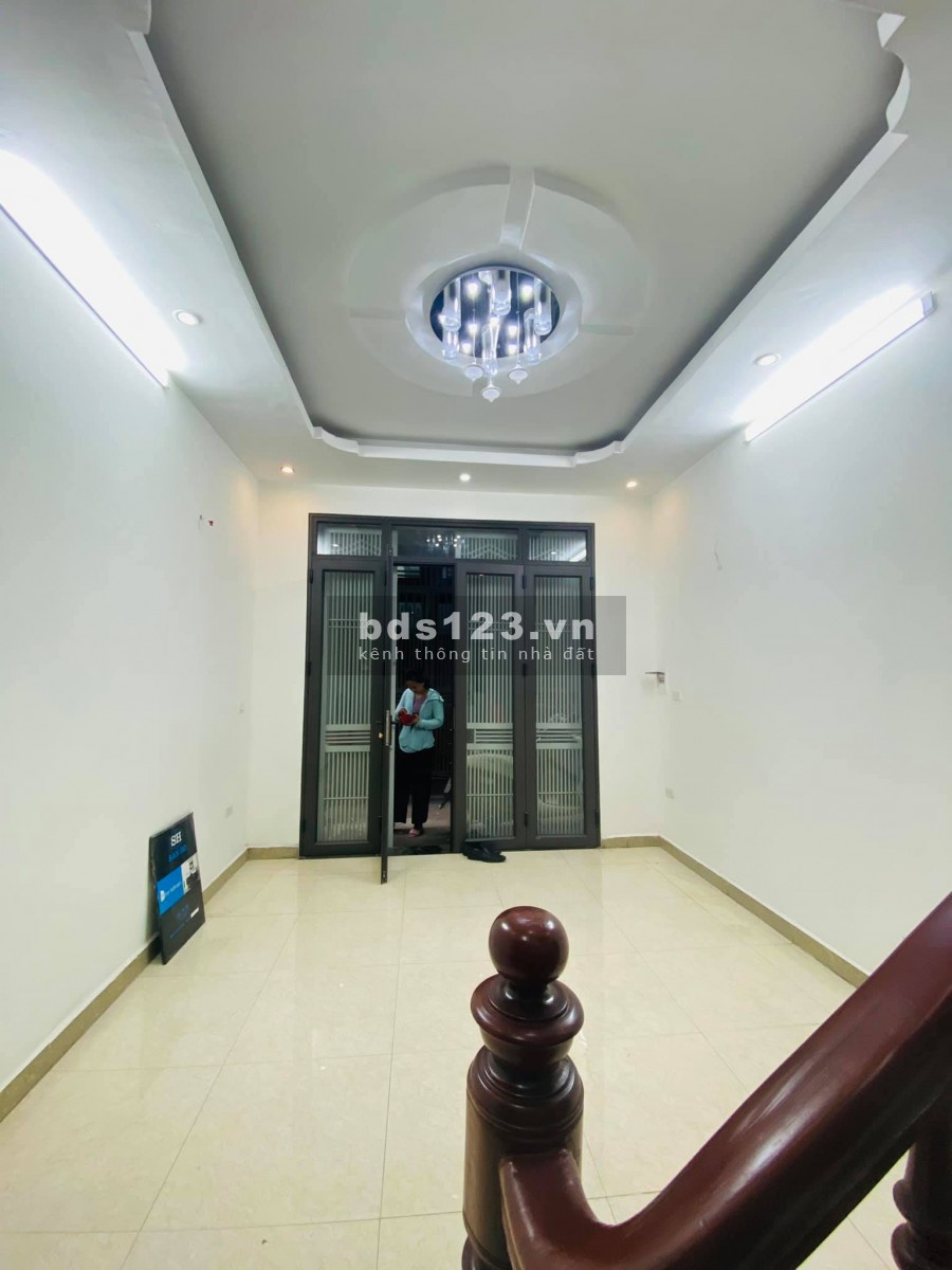 Hoàng Mai, 10m ra phố Vĩnh Hưng, ngõ ba gác đỗ cửa, 5 tầng đúc, giá 2.7 tỷ