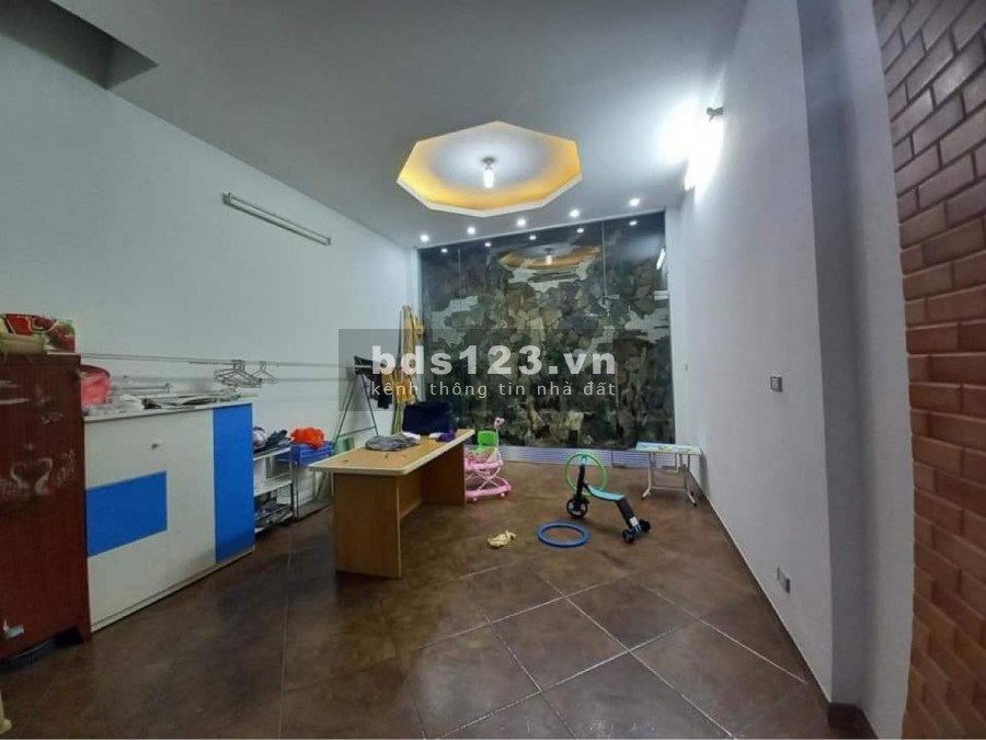 Ngõ 20 Nghĩa Đô, oto tránh, tiện kinh doanh, DT 76m2 5 tầng mt 4.4m, giá 19 tỷ