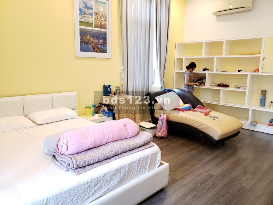 Cho thuê Villa 585m2 saan vườn, hồ bơi, 5 phòng ngủ đủ nội thất, Bình An, Quận 2