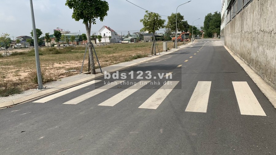 Duy nhất 1 lô đất nằm ngay chợ sông trầu sổ riêng thổ cư 100% giá chỉ 750 triệu