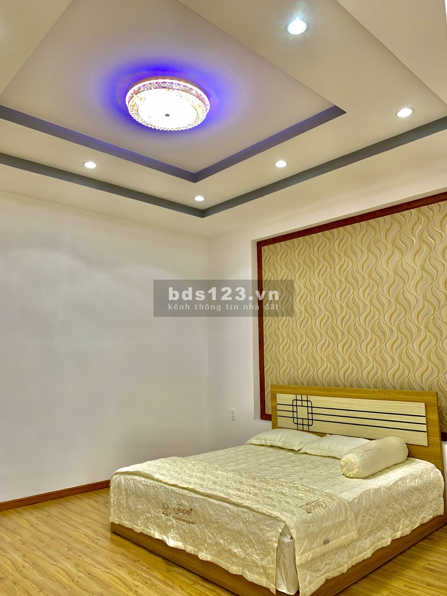 Nhà nguyên căn chính chủ kết cấu 1 trệt 2 lầu sổ hoàn công, tặng nội thất