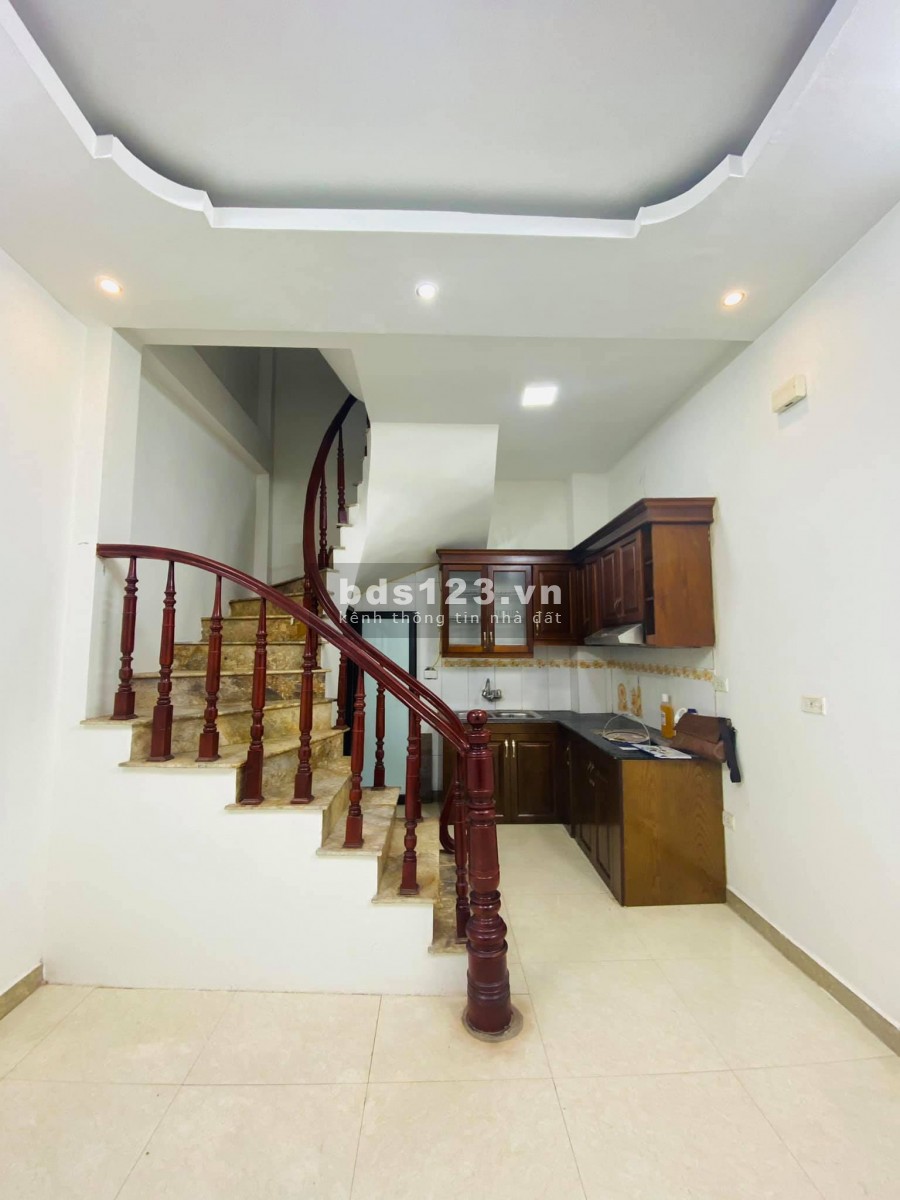 Hoàng Mai, 10m ra phố Vĩnh Hưng, ngõ ba gác đỗ cửa, 5 tầng đúc, giá 2.7 tỷ