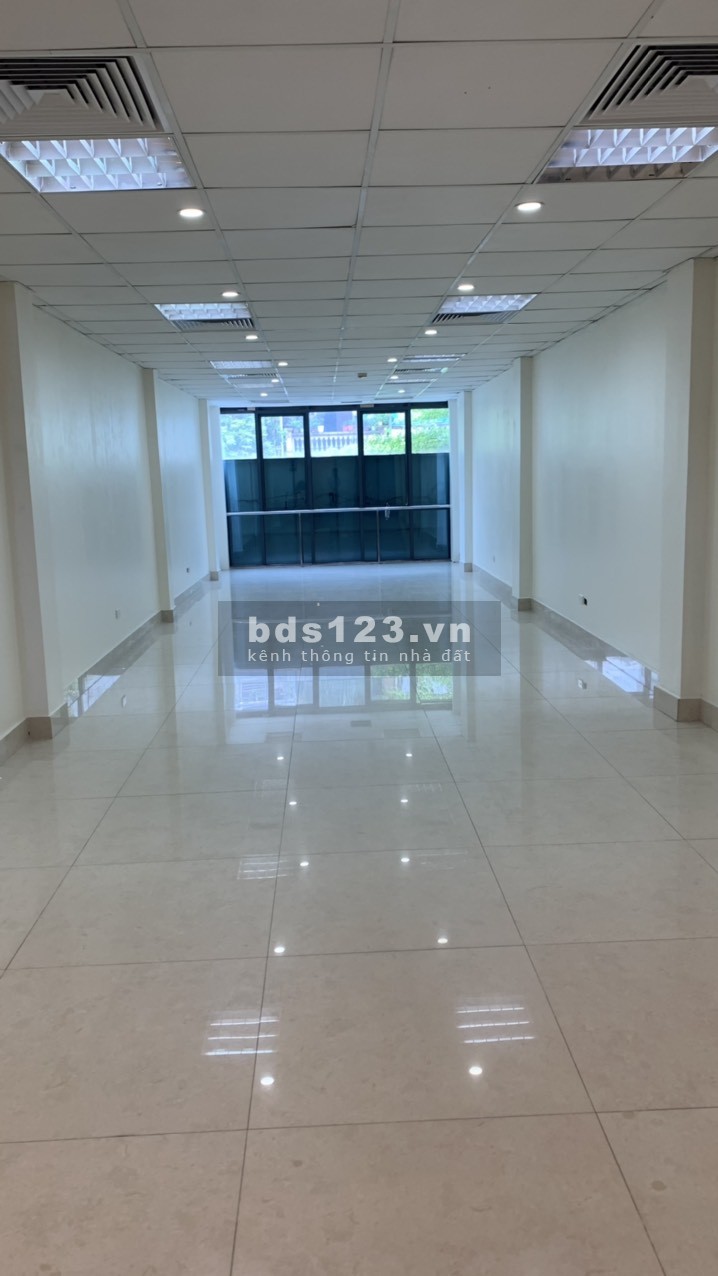 Mặt bằng phố Nguyễn Lương Bằng, Đống Đa thuê tầng 2 hoặc tầng 3, diện tích 110m2. Giá 14 triệu/tháng