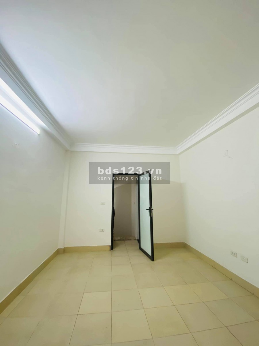 Hoàng Mai, 10m ra phố Vĩnh Hưng, ngõ ba gác đỗ cửa, 5 tầng đúc, giá 2.7 tỷ