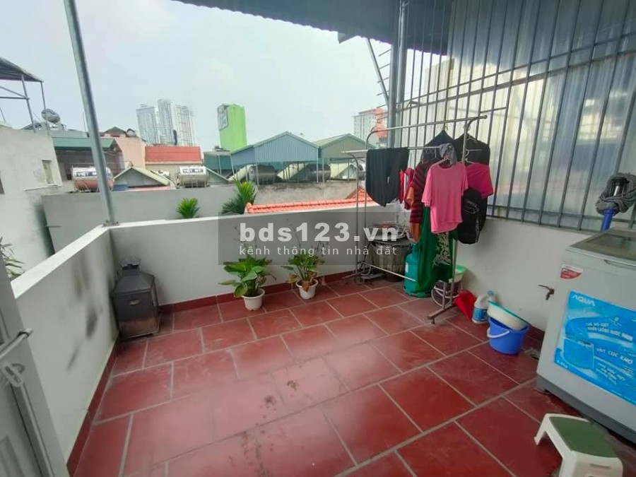 Bán nhà Lô góc mới xây ngõ phố Bồ Đề, 34m2, 5 Tầng, Nhỉnh 3 Tỷ.